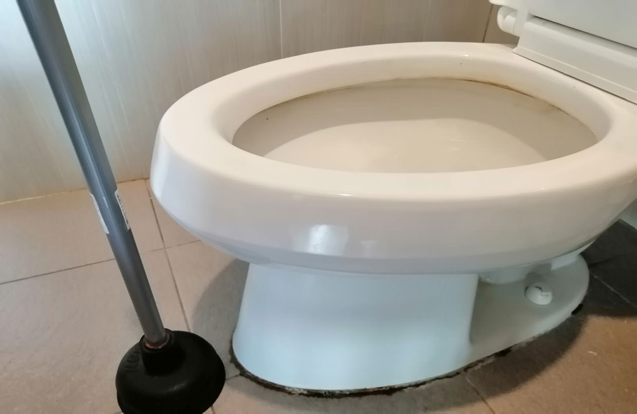 トイレのつまりの対処法と自分で対応できない場合 千葉県リフォーム「Homel」